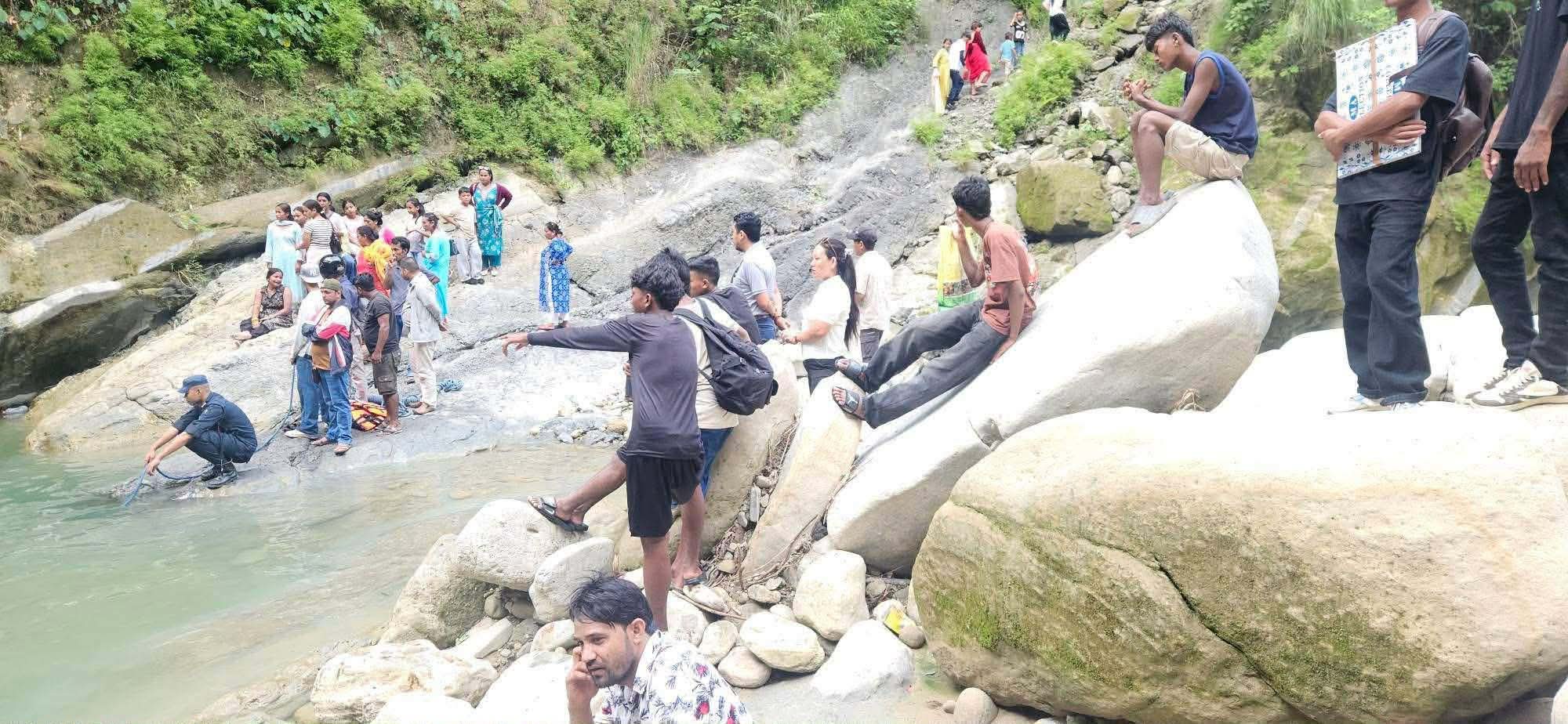 सुरही  खोलामा नुहाउने क्रममा एक युवाको डुबेर मृत्यु
